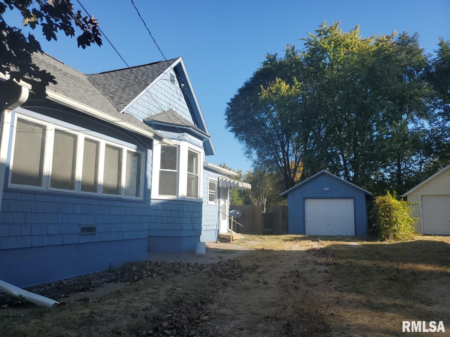 248 21st Place Clinton, IA 52732 - Photo 3 of 13