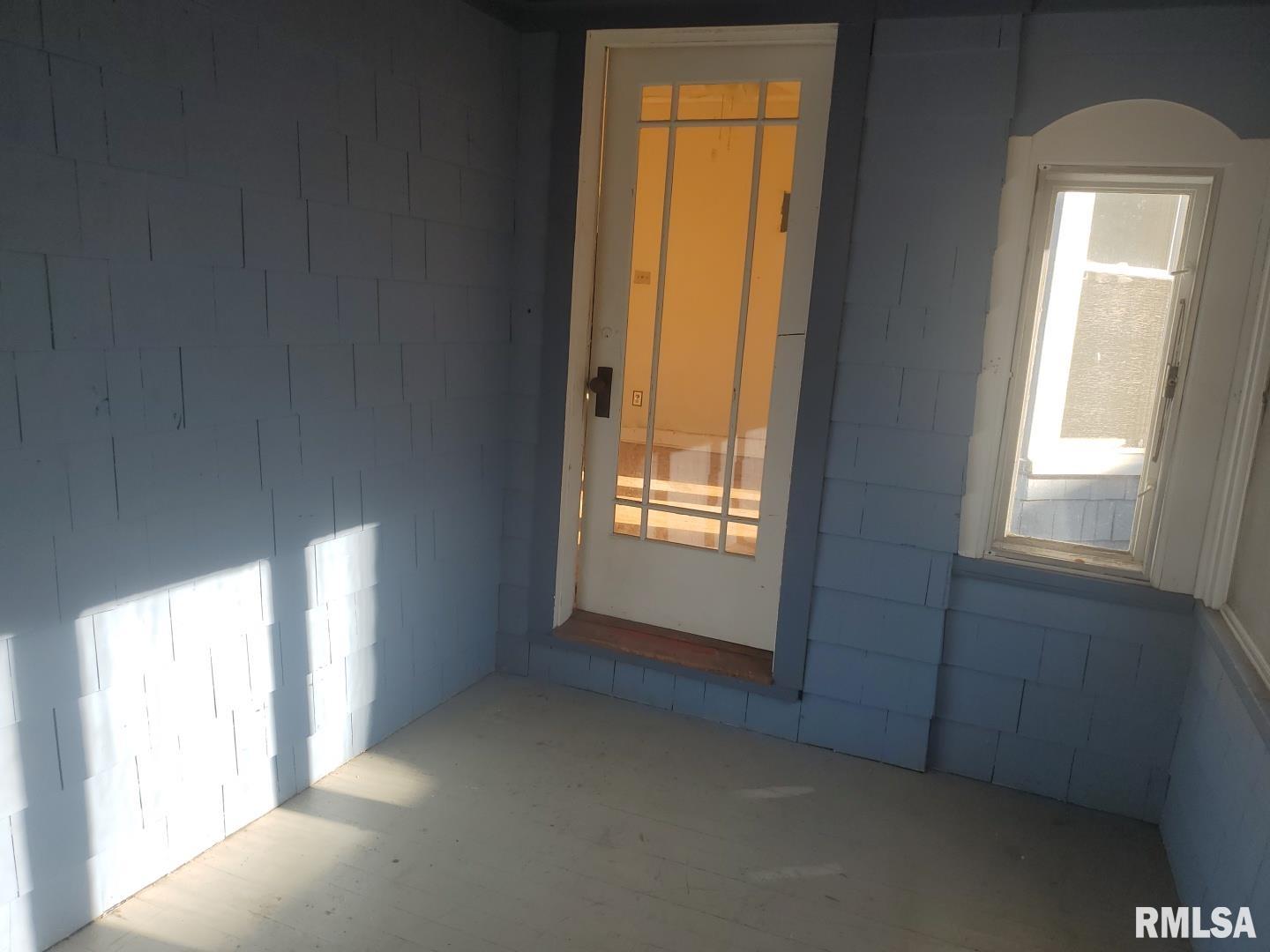 248 21st Place Clinton, IA 52732 - Photo 7 of 13