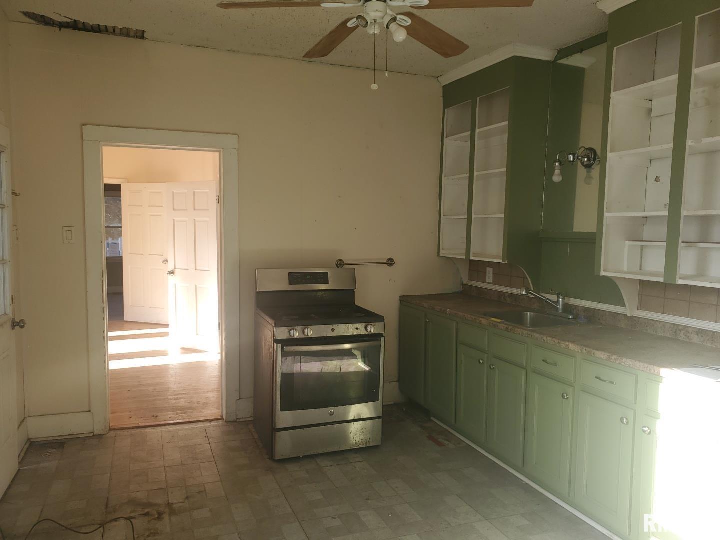 248 21st Place Clinton, IA 52732 - Photo 9 of 13