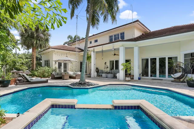 a view of an entryway with staircase
