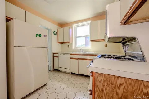 $270,000 | 280 Atlantic Avenue, Unit 240, East Rockaway, NY 11518