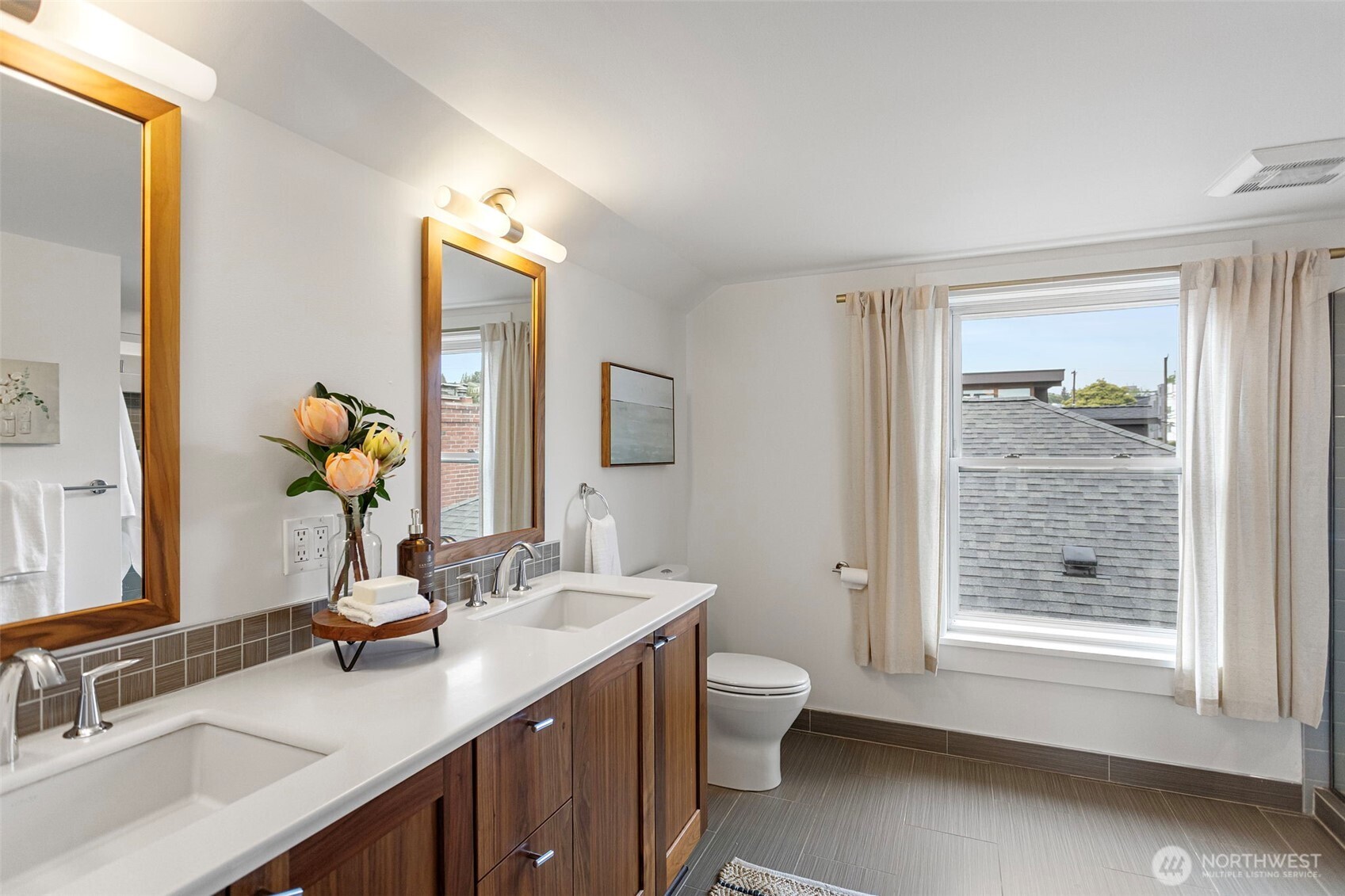 3917 Midvale Avenue North, Unit A Seattle, WA 98103 - Photo 25 of 37