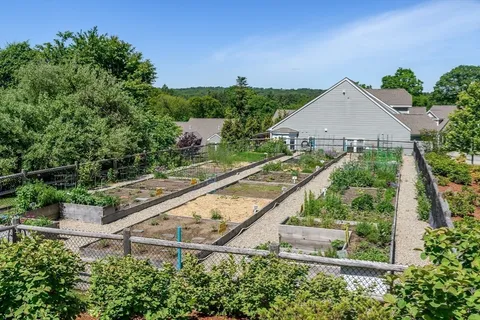 $709,999 | 47 Brooksmont Drive, Unit 47, Holliston, MA 01746