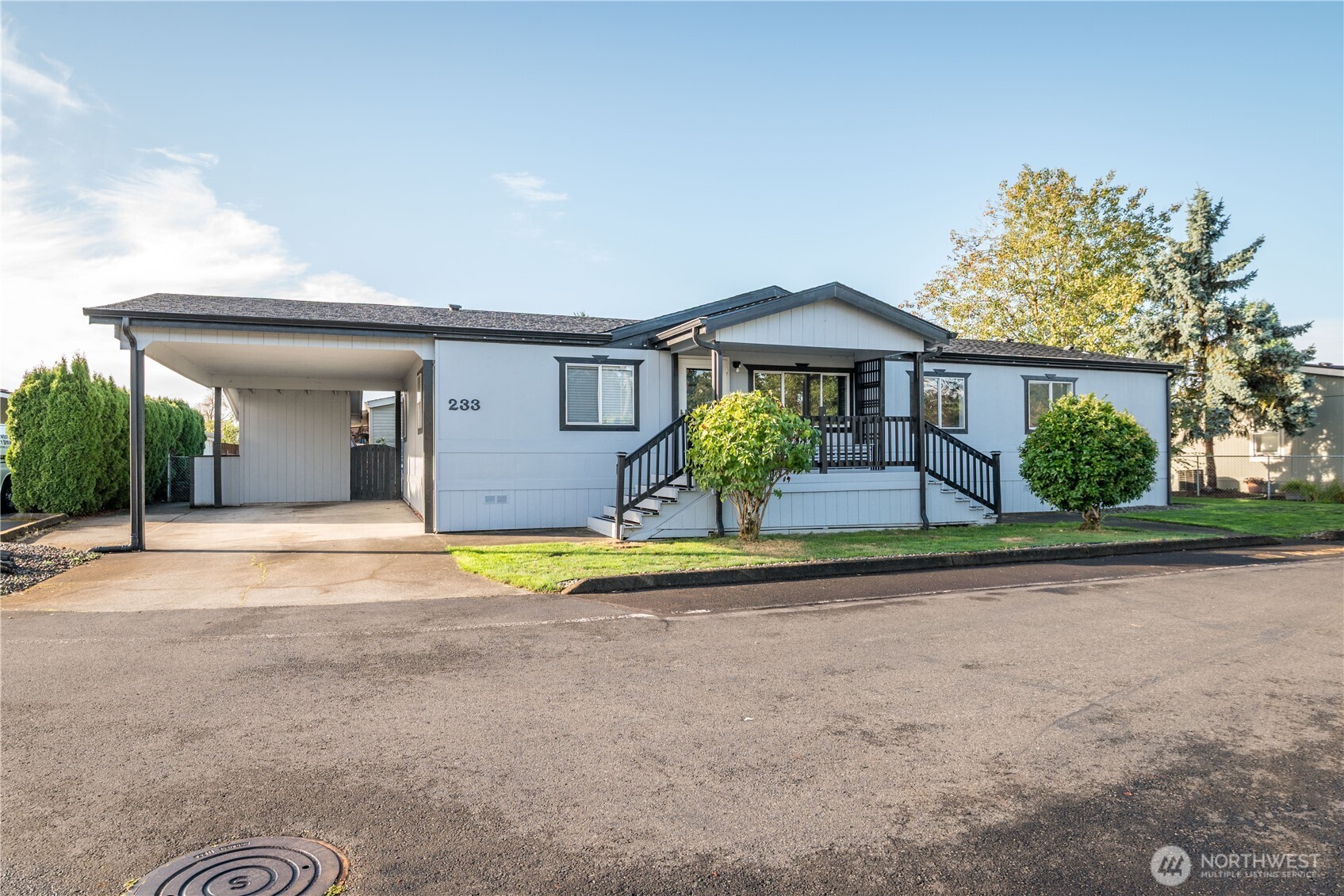 233 Concord Place Longview, WA 98632 - Photo 2 of 34 front view of a house with a yard