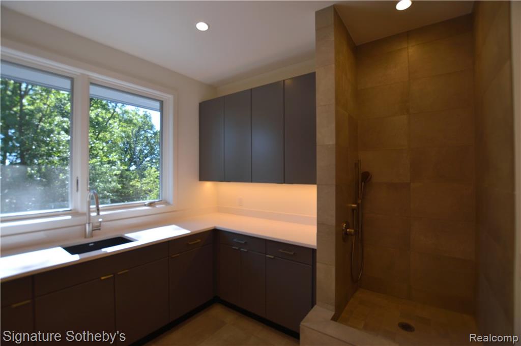 1426 Eastway Rochester Hills, MI 48306 - Photo 13 of 48