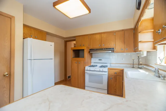 $472,900 | 7349 West Crain Street, Niles, IL 60714