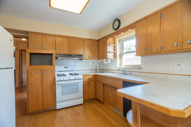 $472,900 | 7349 West Crain Street, Niles, IL 60714