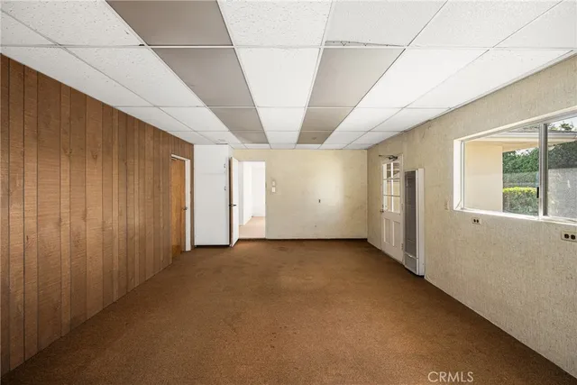 a view of a livingroom with an empty space