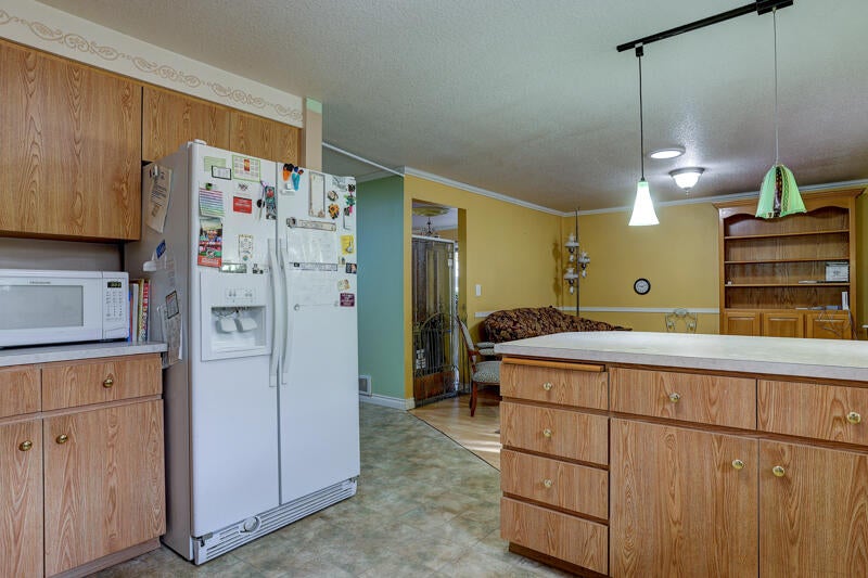 19455 Apache Road Bend, OR 97702 - Photo 6 of 23 19455 Apache Road-7
