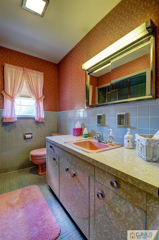 11 Stafford Road Colonia, NJ 07067 - Photo 18 of 25 a room with a bed and a window