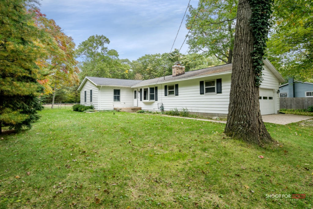 5380 West River Road Muskegon, MI 49445 - Photo 1 of 30 5380WRiver001 LoRes