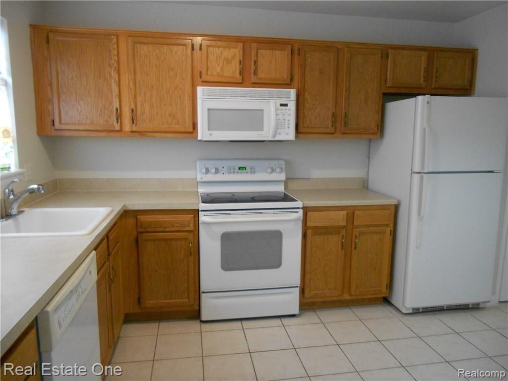 32282 West 12 Mile Road Farmington Hills, MI 48334 - Photo 4 of 20
