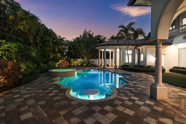 $6,995,000 | 2002 Northwest 4th Avenue, Delray Beach, FL 33444