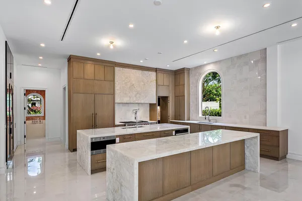 $6,995,000 | 2002 Northwest 4th Avenue, Delray Beach, FL 33444