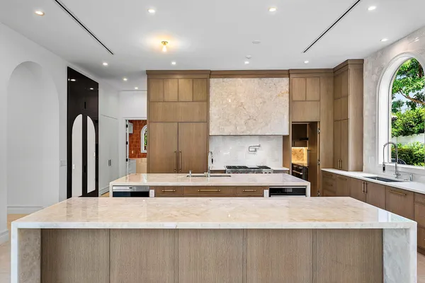 $6,995,000 | 2002 Northwest 4th Avenue, Delray Beach, FL 33444