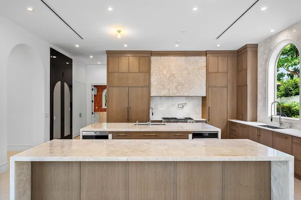 $6,995,000 | 2002 Northwest 4th Avenue, Delray Beach, FL 33444