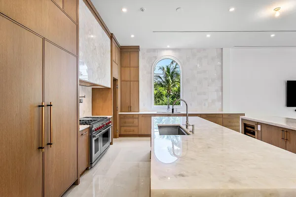 $6,995,000 | 2002 Northwest 4th Avenue, Delray Beach, FL 33444