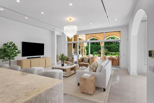 $6,995,000 | 2002 Northwest 4th Avenue, Delray Beach, FL 33444