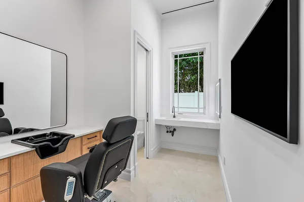 $6,995,000 | 2002 Northwest 4th Avenue, Delray Beach, FL 33444