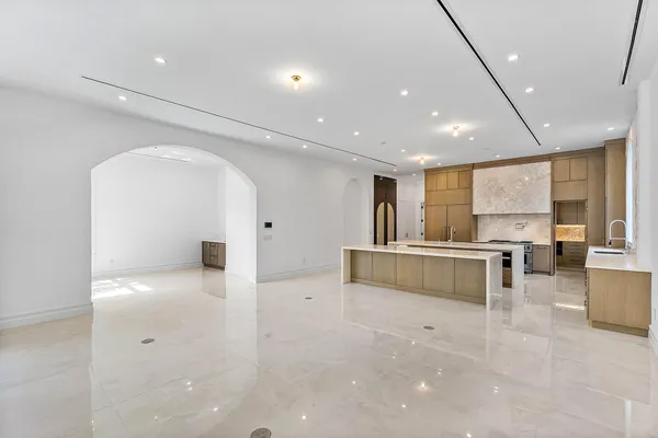 $6,995,000 | 2002 Northwest 4th Avenue, Delray Beach, FL 33444