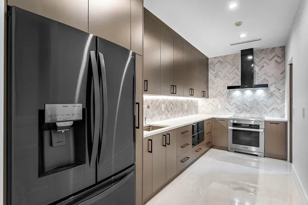 $6,995,000 | 2002 Northwest 4th Avenue, Delray Beach, FL 33444