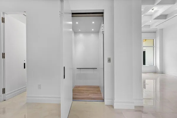 $6,995,000 | 2002 Northwest 4th Avenue, Delray Beach, FL 33444