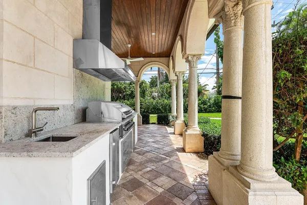 $6,995,000 | 2002 Northwest 4th Avenue, Delray Beach, FL 33444