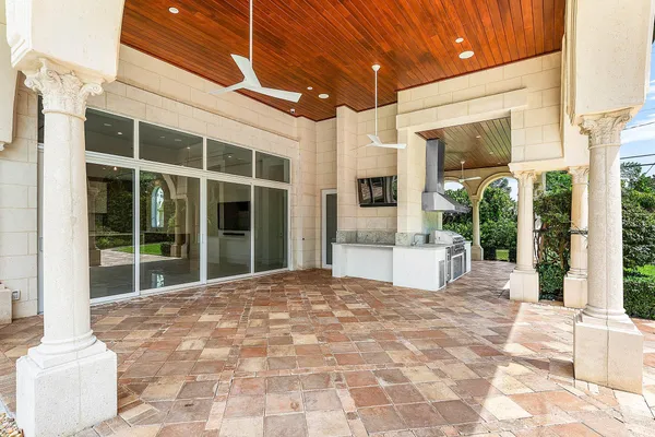 $6,995,000 | 2002 Northwest 4th Avenue, Delray Beach, FL 33444