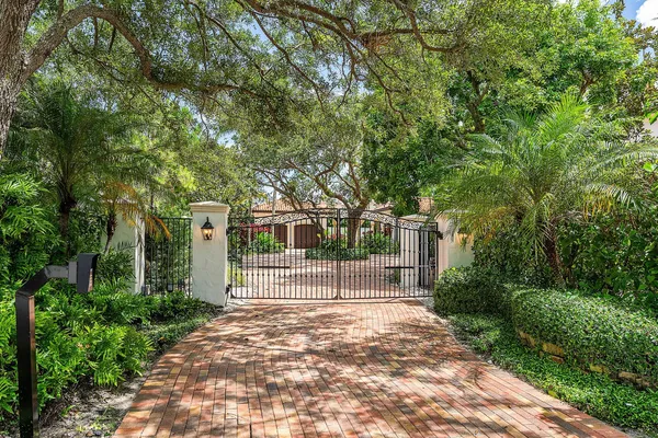 $6,995,000 | 2002 Northwest 4th Avenue, Delray Beach, FL 33444