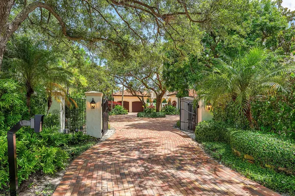 $6,995,000 | 2002 Northwest 4th Avenue, Delray Beach, FL 33444