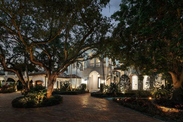 $6,995,000 | 2002 Northwest 4th Avenue, Delray Beach, FL 33444