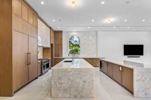 $6,995,000 | 2002 Northwest 4th Avenue, Delray Beach, FL 33444