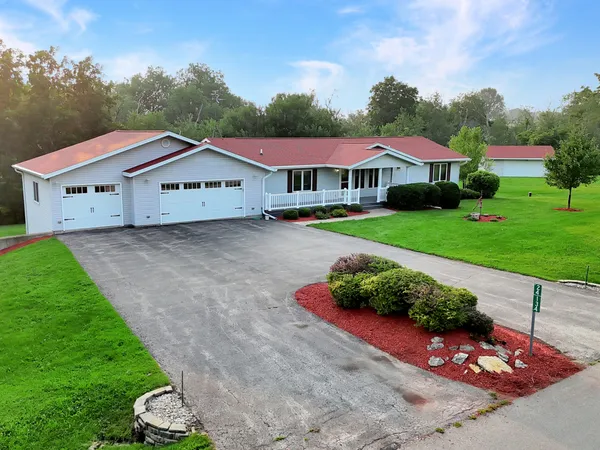 $365,000 | 24-134 Hidden Ranch Drive, Shannon, IL 61078
