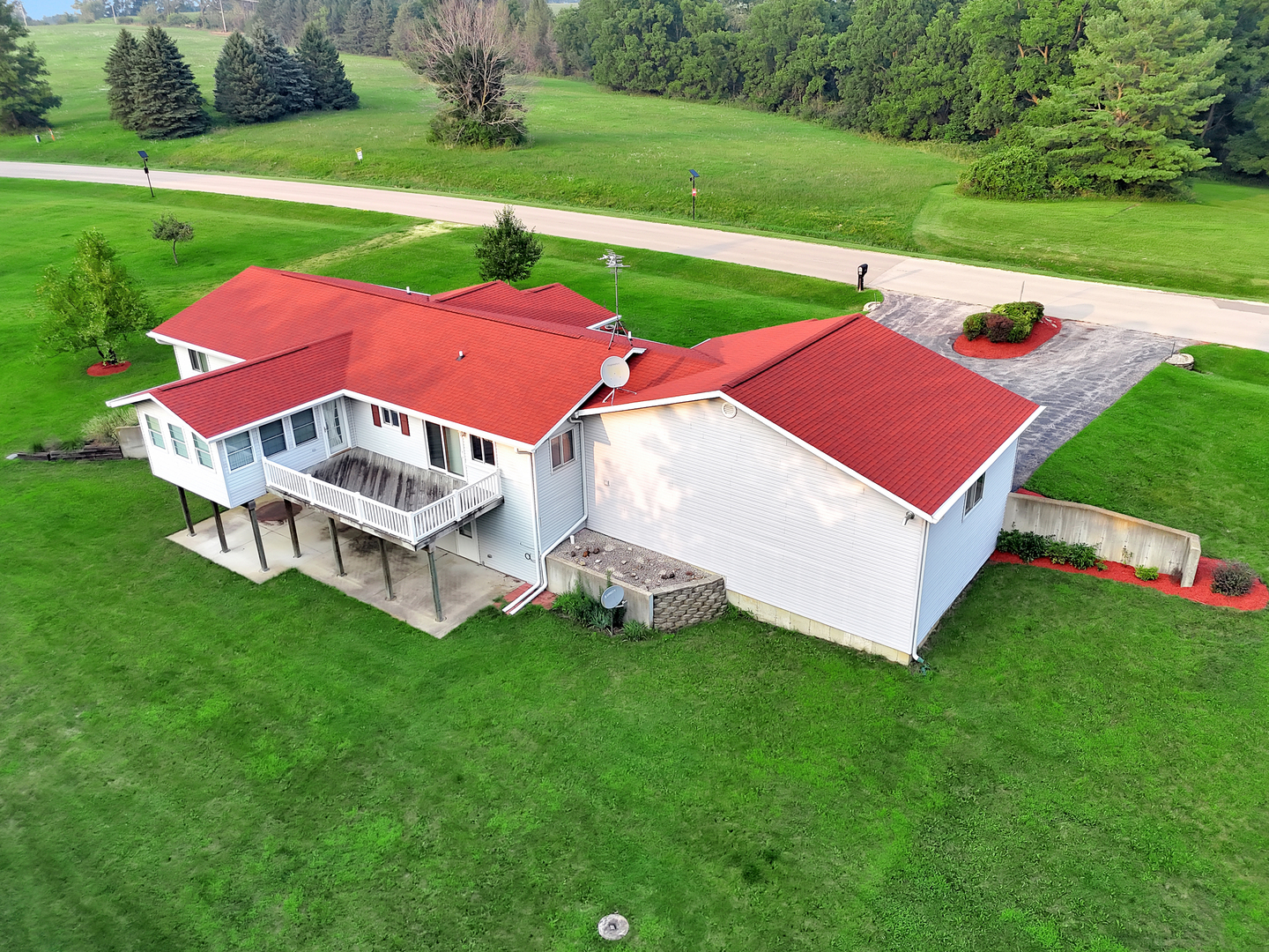 24-134 Hidden Ranch Drive Shannon, IL 61078 - Photo 3 of 41