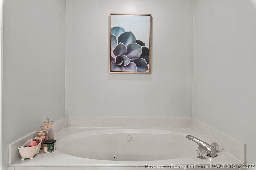 269 Knoll Road, Unit 409 Southern Pines, NC 28387 - Photo 20 of 40 a bathroom with a tub