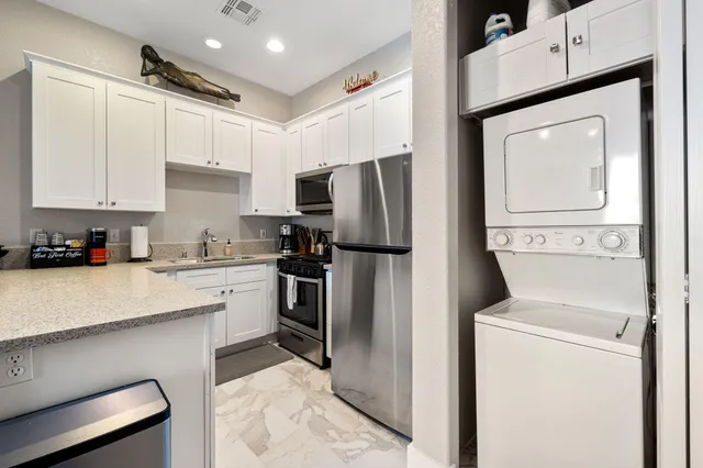 $335,950 | 50750 Santa Rosa Plaza, Unit 6, La Quinta, CA 92253