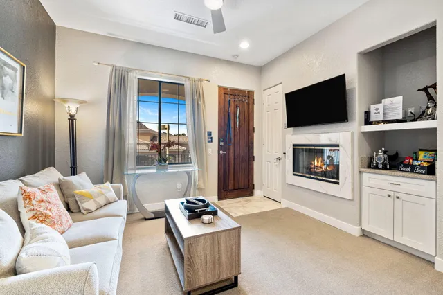 $335,950 | 50750 Santa Rosa Plaza, Unit 6, La Quinta, CA 92253