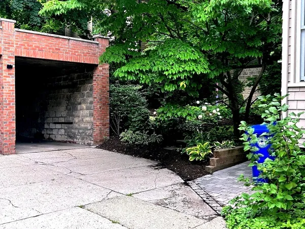 $5,500 | 82 Stearns Road, Unit 2, Brookline, MA 02446