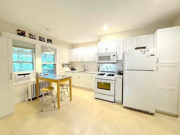 $5,500 | 82 Stearns Road, Unit 2, Brookline, MA 02446