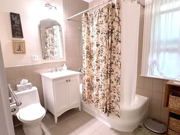$5,500 | 82 Stearns Road, Unit 2, Brookline, MA 02446