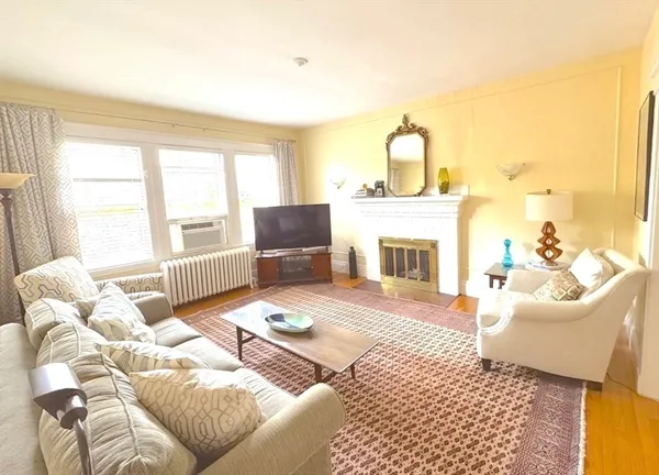 $5,500 | 82 Stearns Road, Unit 2, Brookline, MA 02446