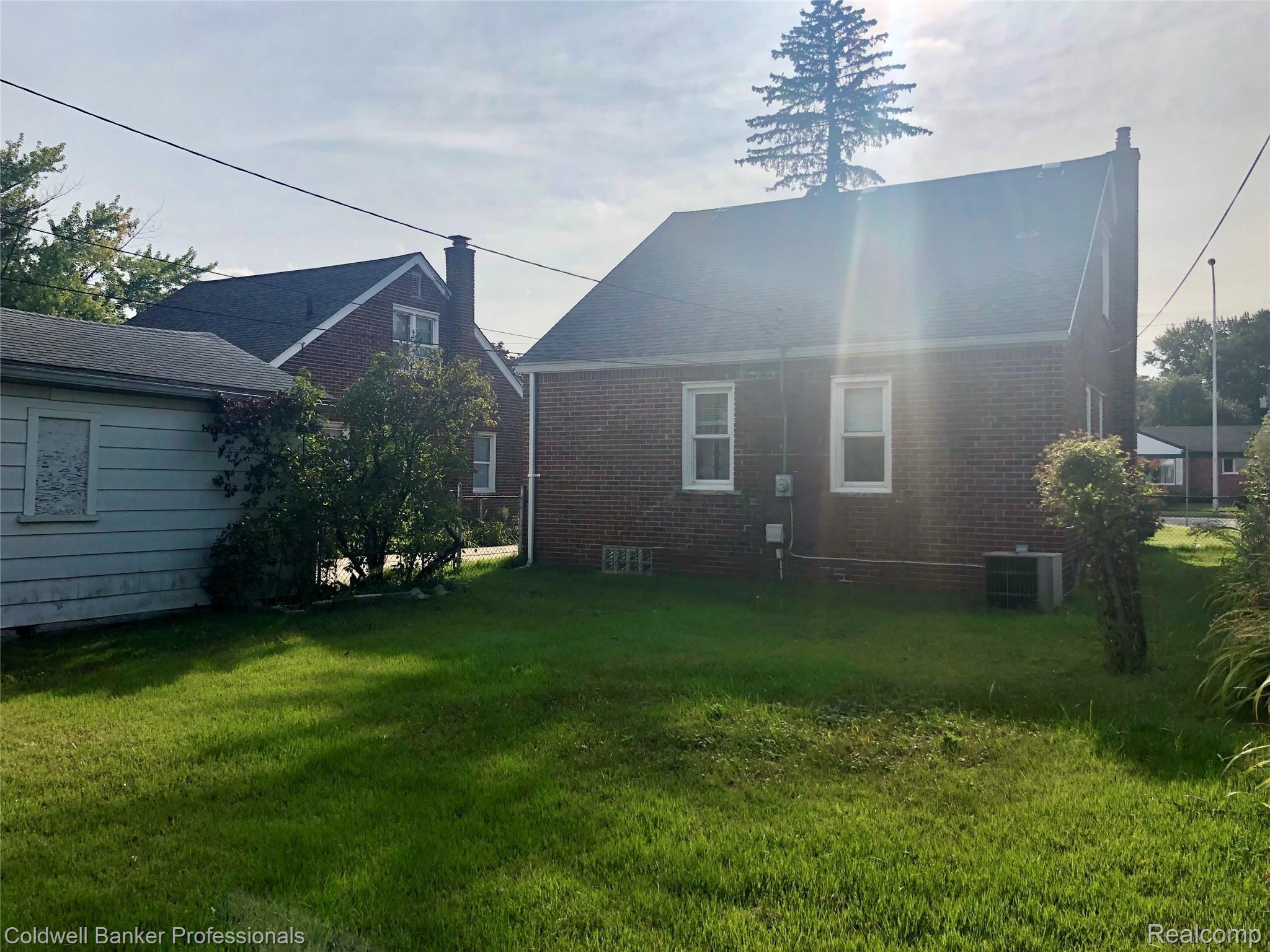 9916 Inkster Road Redford, MI 48239 - Photo 14 of 15 4_Back.jpg
