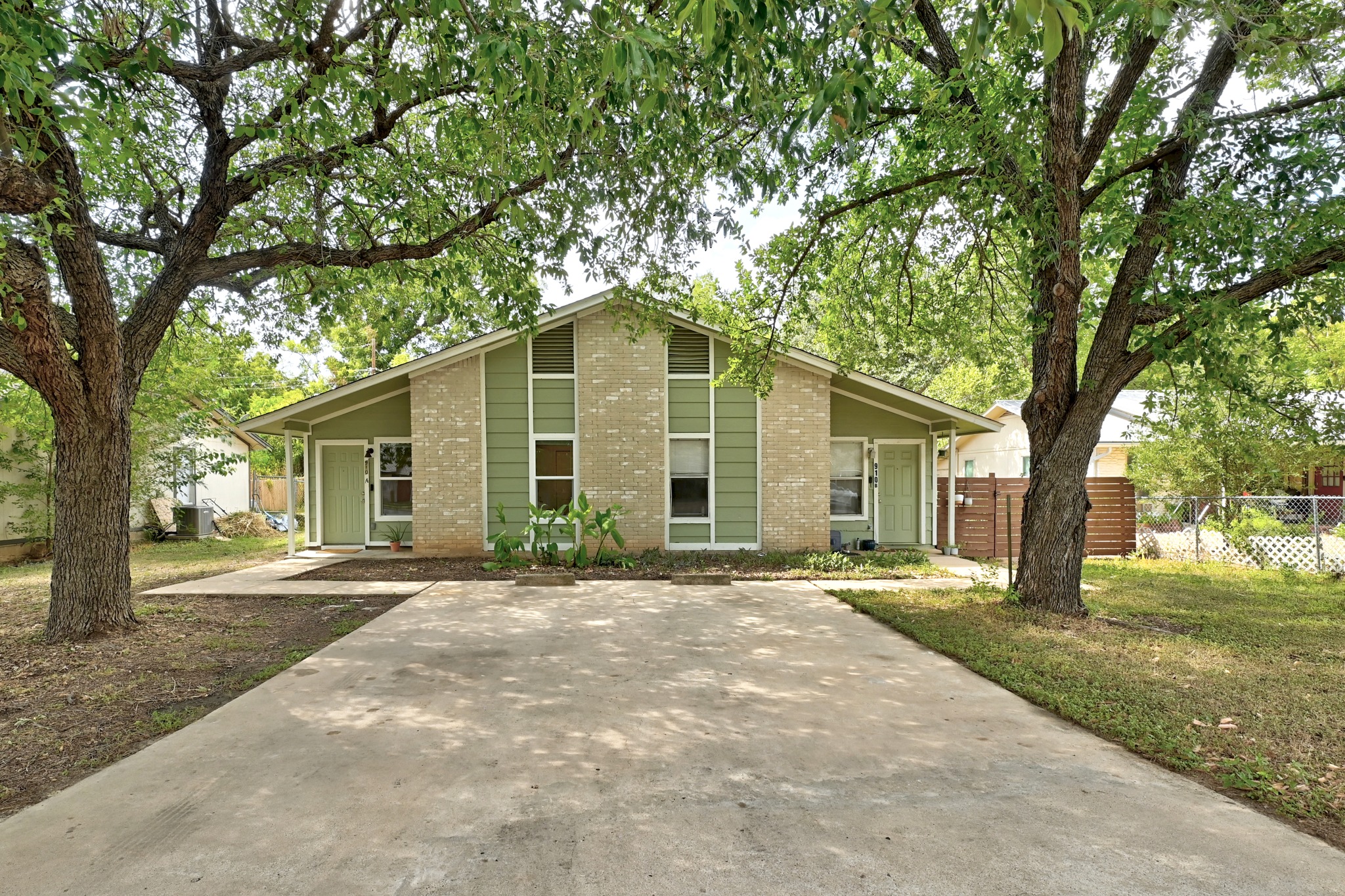 910 Bret Lane, Unit A Austin, TX 78721 - Photo 1 of 35 Gallery Image 1