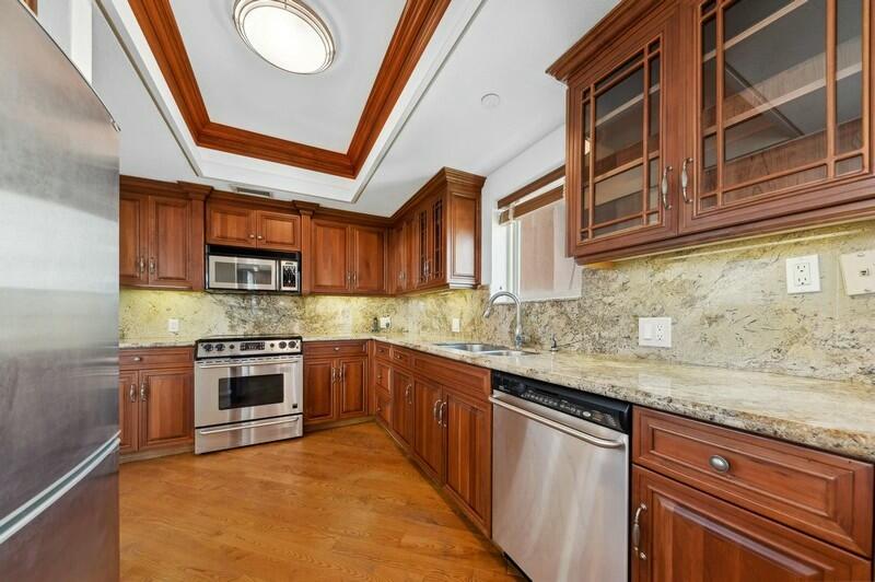 300 Southeast 5th Avenue, Unit 6010 Boca Raton, FL 33432 - Photo 5 of 34 Kitchen