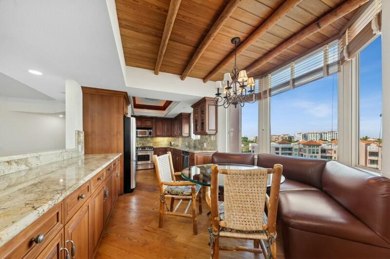 300 Southeast 5th Avenue, Unit 6010 Boca Raton, FL 33432 - Photo 7 of 34 Breakfast / Kitchen