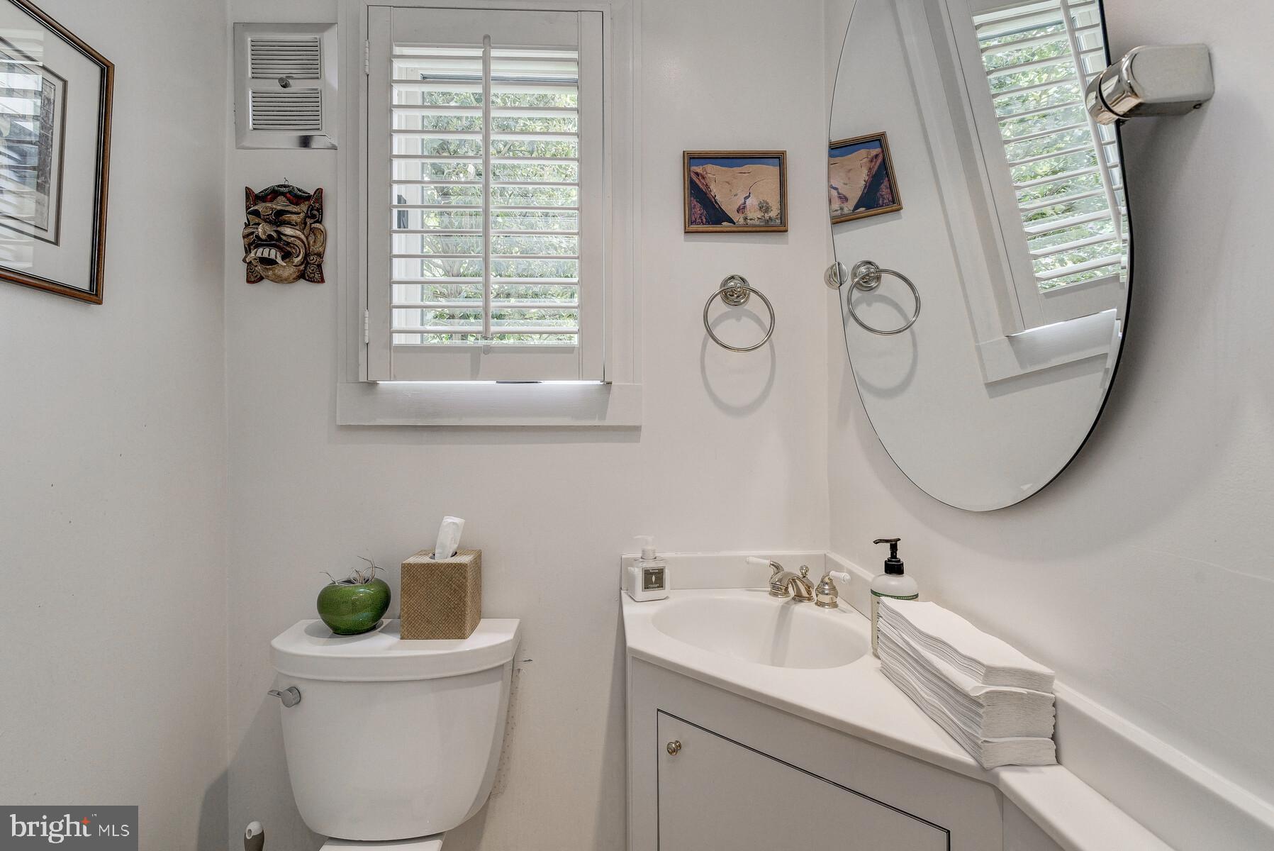 6002 Cobalt Road Bethesda, MD 20816 - Photo 28 of 38 1st floor powder room.