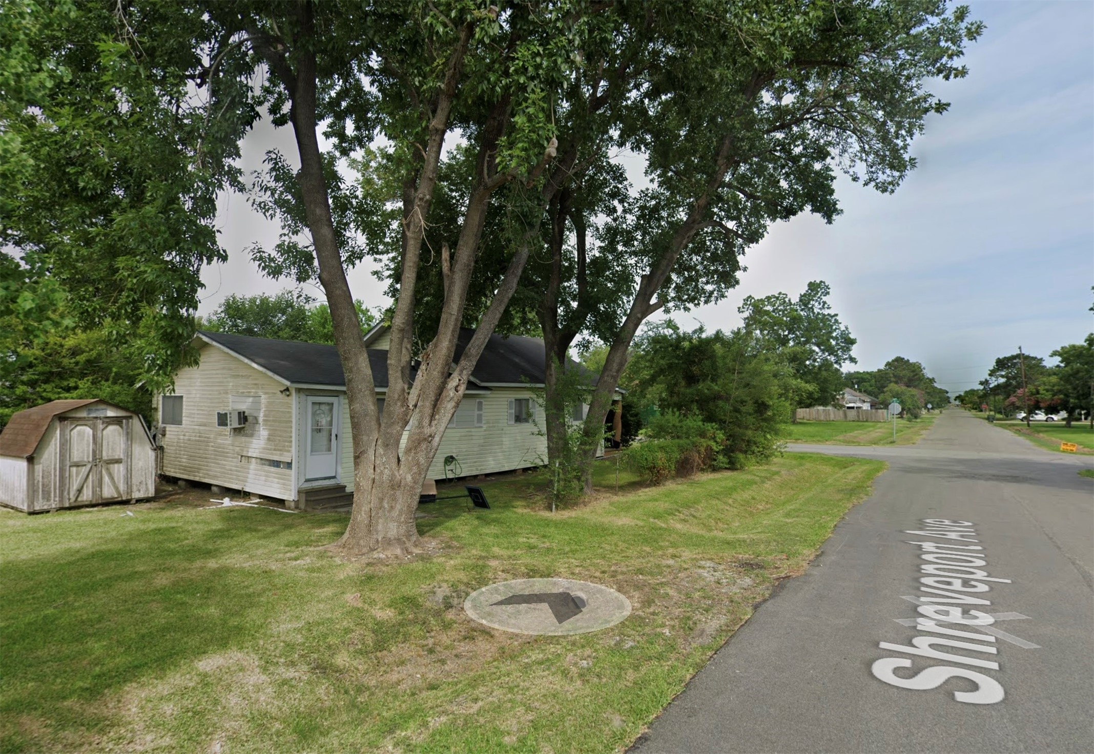 801 13th Street Port Arthur, TX 77640 - Photo 4 of 7 a view of a house with yard and tree s