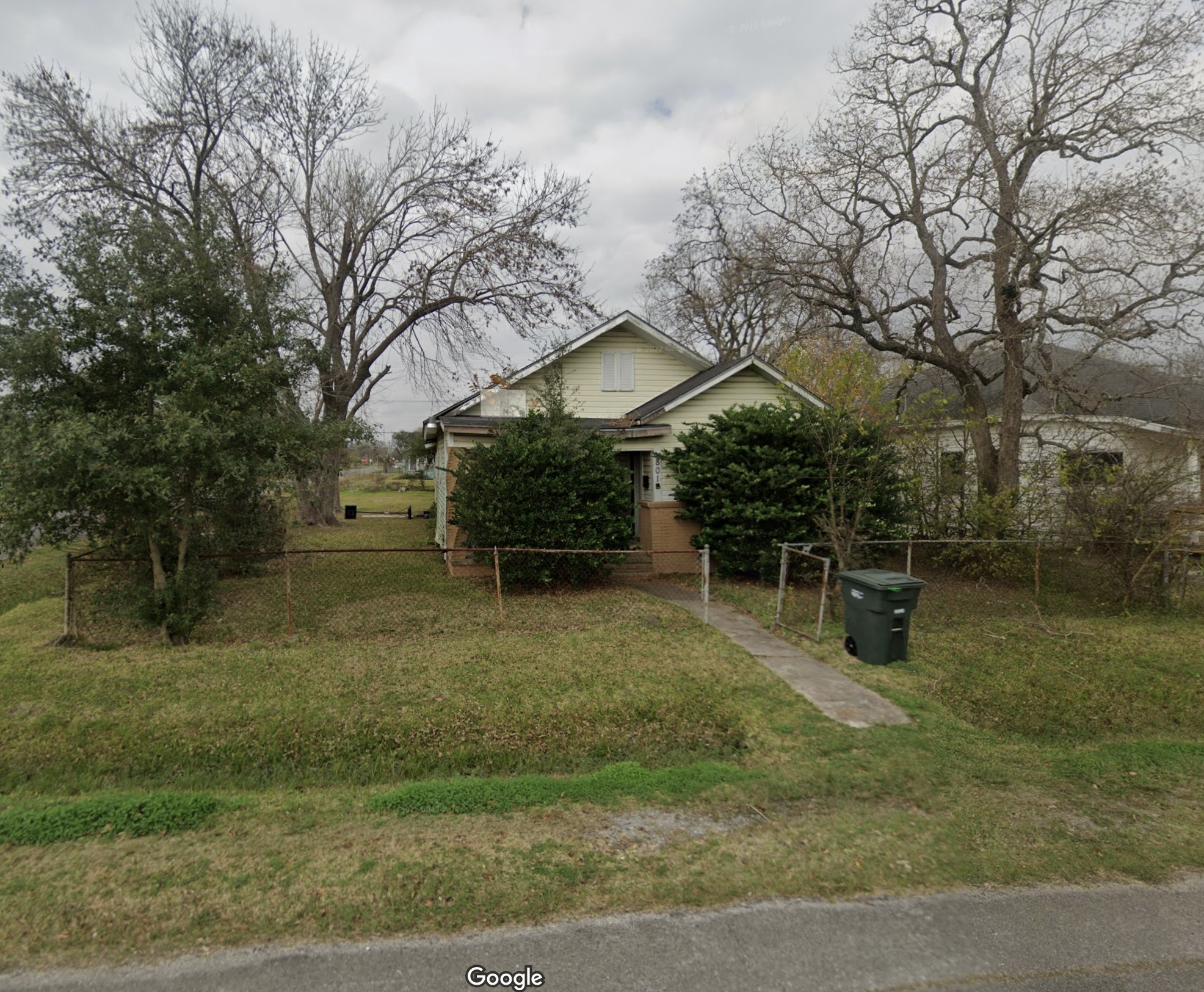 801 13th Street Port Arthur, TX 77640 - Photo 6 of 7 a view of a house with a yard