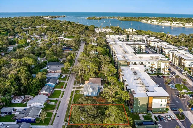 $299,500 | 762 30th Avenue South, St. Petersburg, FL 33705