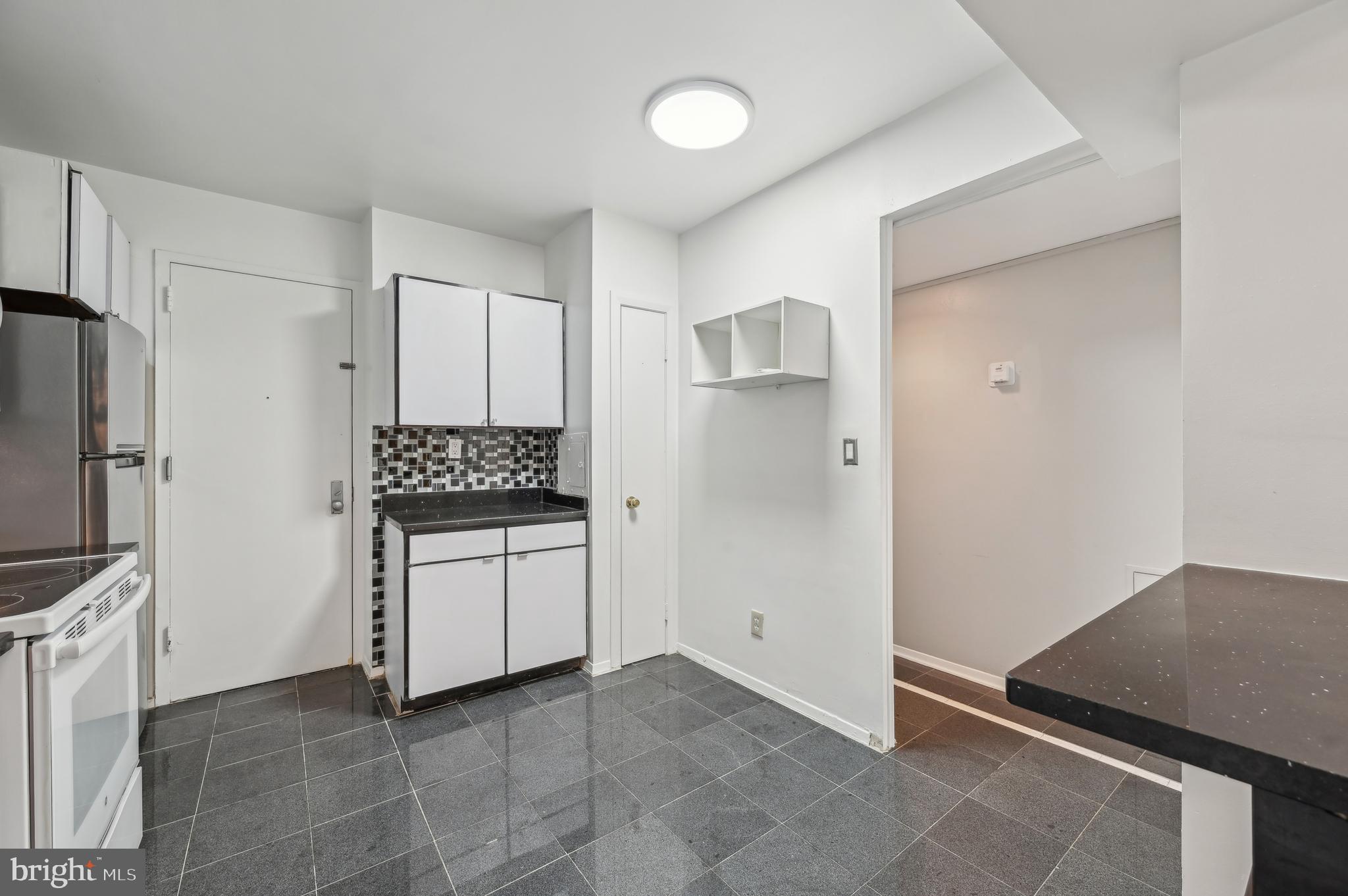 3601 Clarks Lane, Unit 424 Baltimore, MD 21215 - Photo 13 of 38 Kitchen